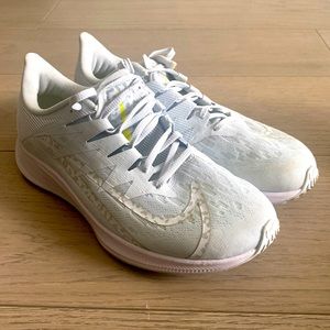 NIKE ZOOM Women’s Flyknit Size 7.5 Running Shoe